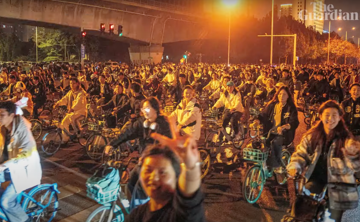 超過 10 萬中國大學生「夜騎去開封」：官方從鼓勵到封校，究竟發生什麼事？
