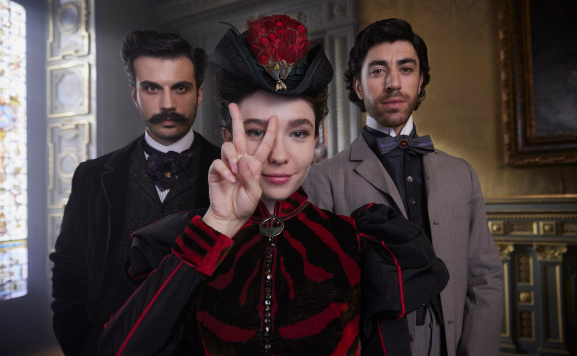 Netflix《律師女王》造型設計：一套套「創意」服裝，是她迎擊父權體制的盔甲