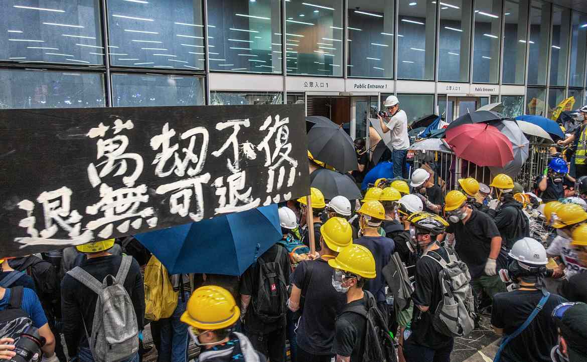 《中英聯合聲明》40 周年：當年出生的 4 位香港人，如今有何身份認同與歸宿？
