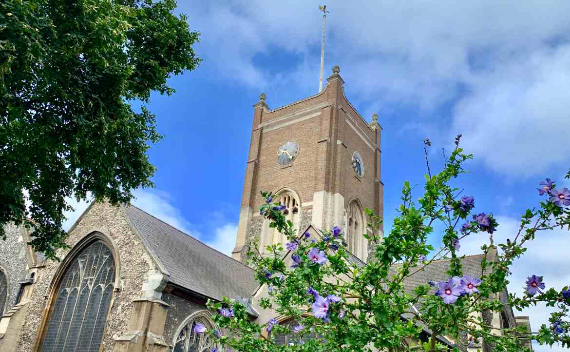 英國教堂的「上百種用途」，顛覆外界刻板印象：無神論、穆斯林⋯⋯通通都歡迎？