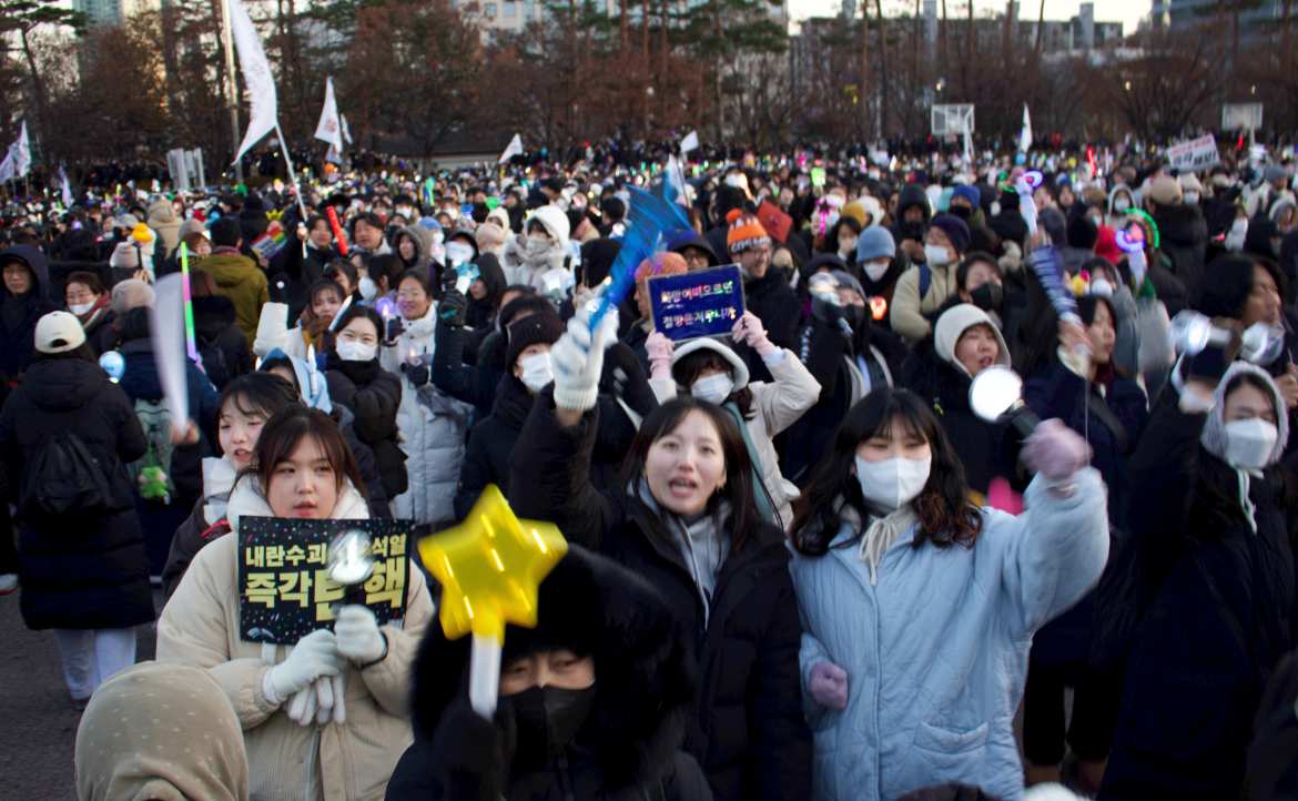 為民主應援──從校園到街頭，南韓學生如何藉「韓式抗議」反擊尹錫悅？