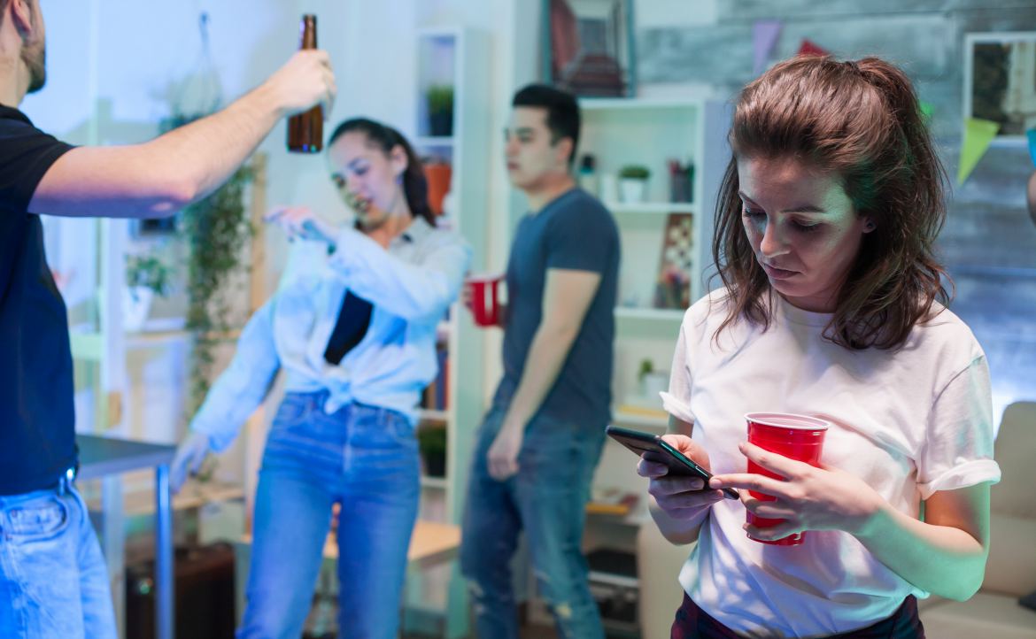 給內向人的心理學處方：怎樣才能融入社會生活，解決長期的人際困擾？