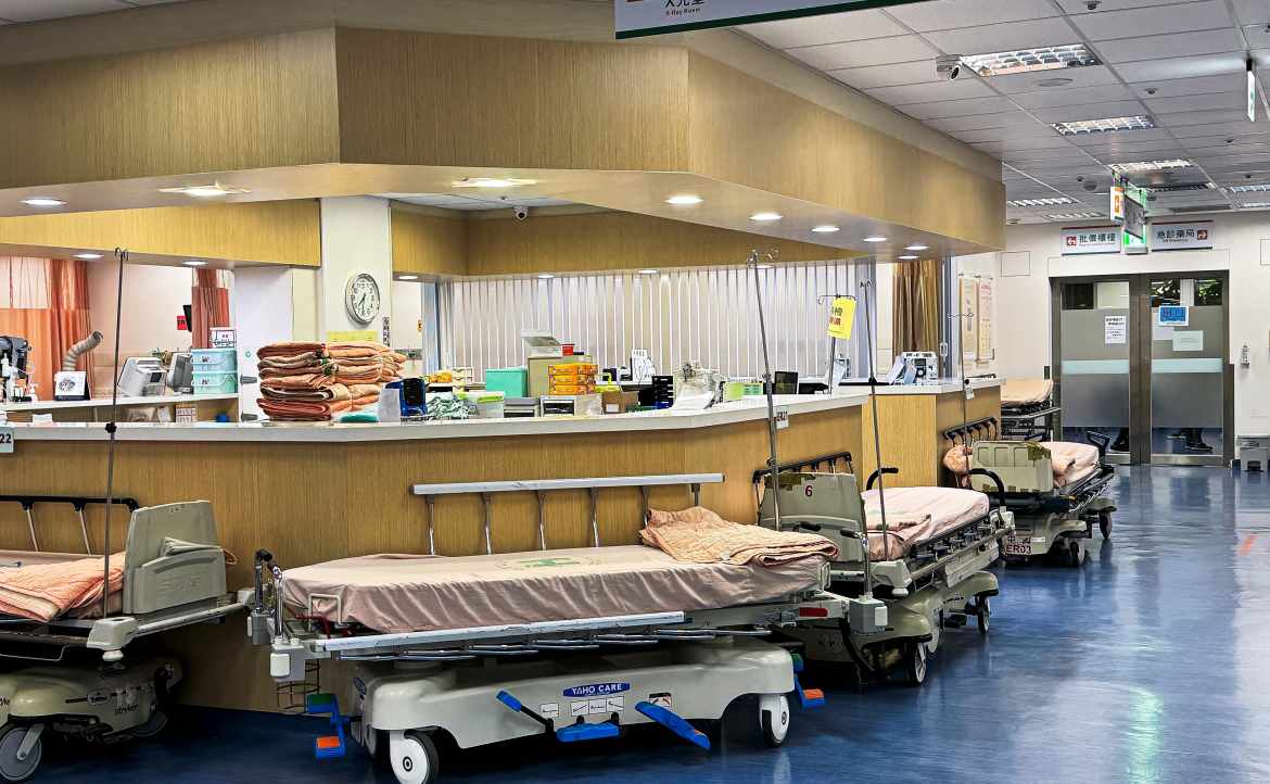 護理師眼中的台灣健保：全球第一的「高效率」醫療制度，為何正走向崩潰？