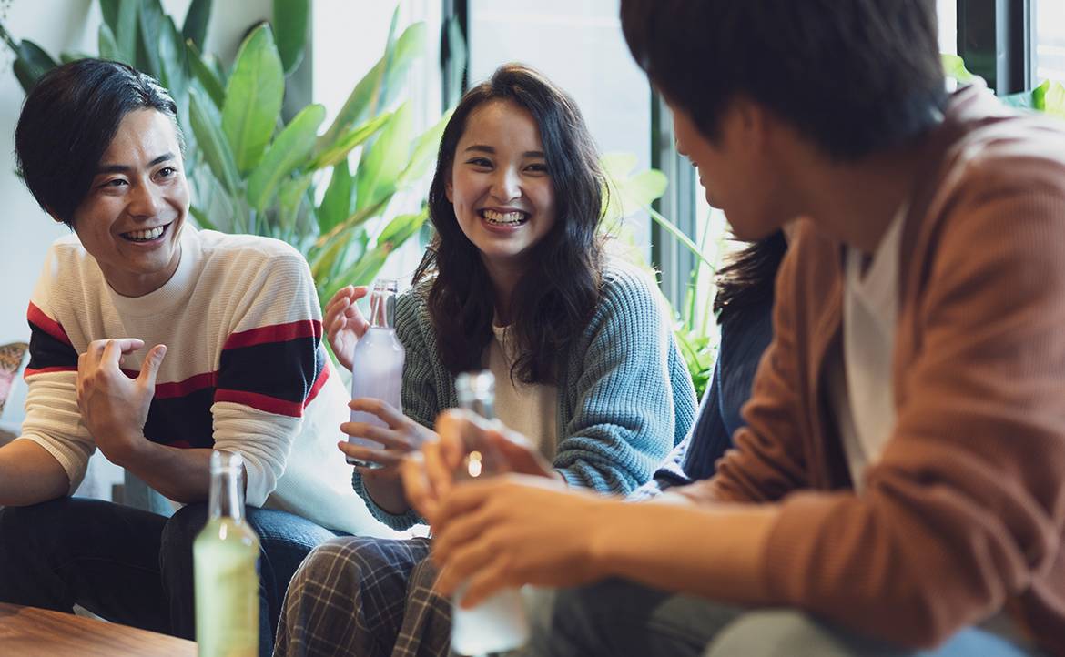 不必「能言善道」，也能與人自在交流！日本「說話專家」給社交 I 人哪些技巧？