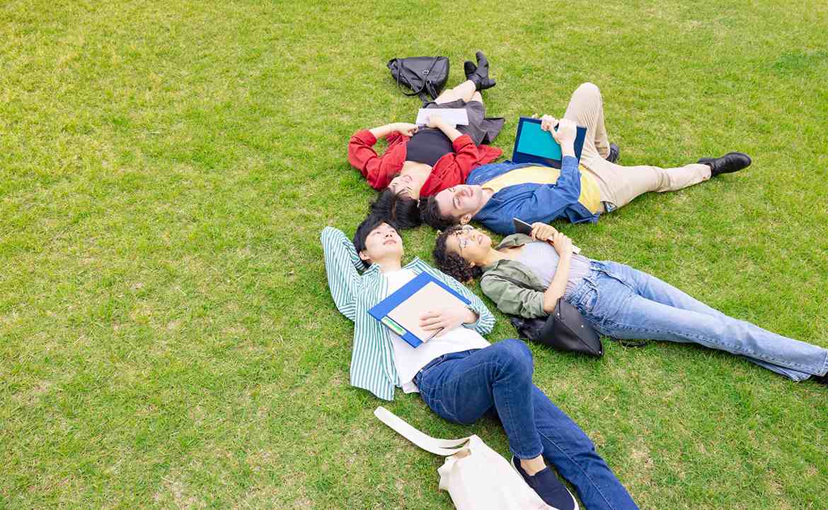我選擇「技術性延畢」的那一年：不是混、也不是逃，6 位大學生談 Z 世代「新常態」