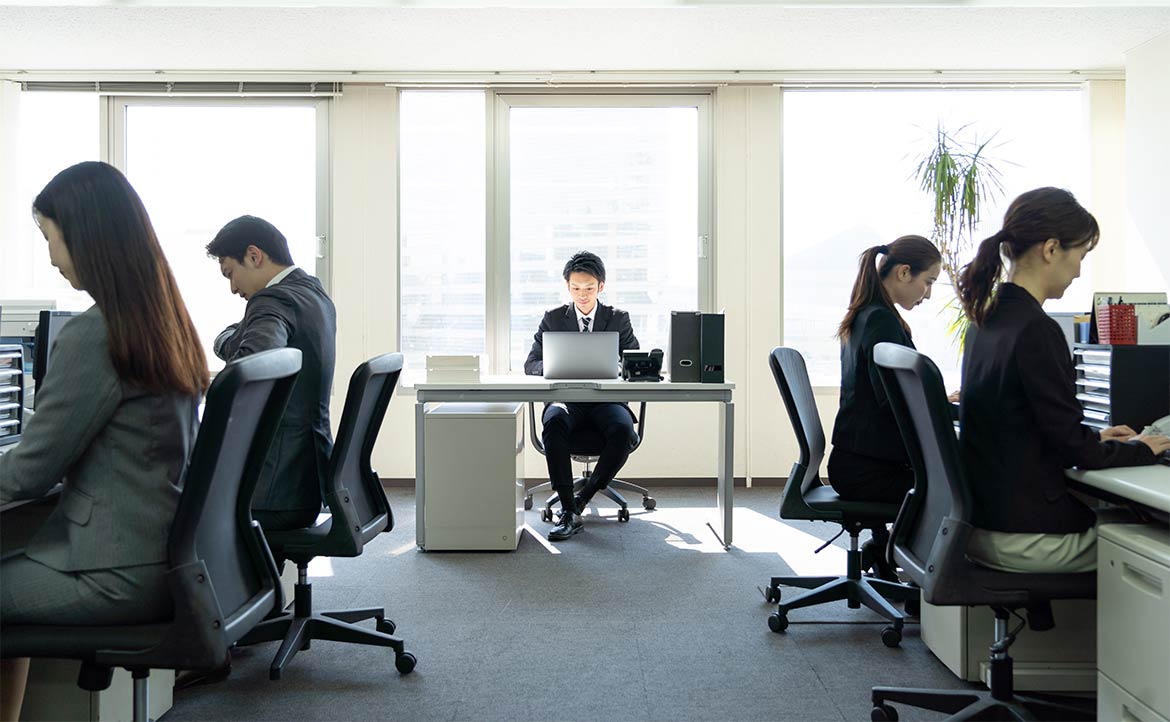 從一篇衝擊國際股市的「未來人回顧文」說起：已有 1/4 勞工受 AI 影響，人類經濟真的會崩潰嗎？