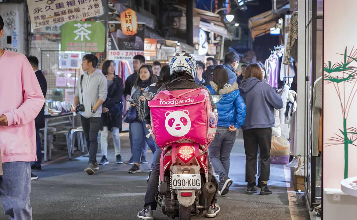 為什麼「外送員專法」保障最低報酬，卻可能無法提升外送員收入？借鏡美國兩大城市的實證案例