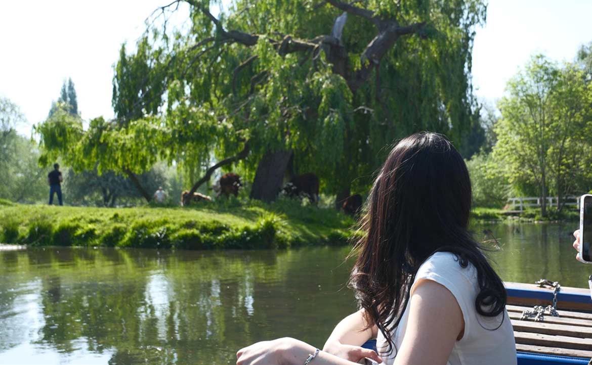 「我的一部分永遠留在河裡了」：一場手機遺失記，如何讓數位原生世代「重生」？