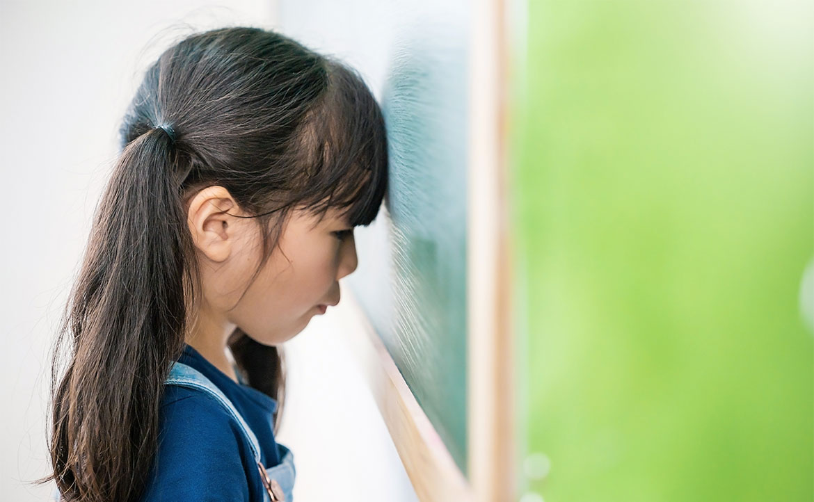 美國長大、英語流利，為什麼他們仍不敢表現自己？──加州教室裡，那些被「安全感」困住的華裔資優生