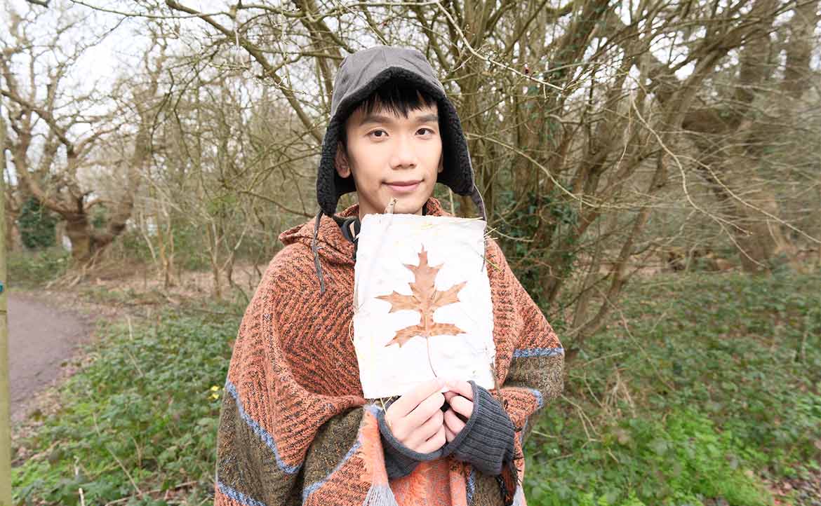 走出「理想混蛋」舒適圈：鼓手盧可沛如何擊破自我懷疑，在倫敦「生出」首張個人專輯？